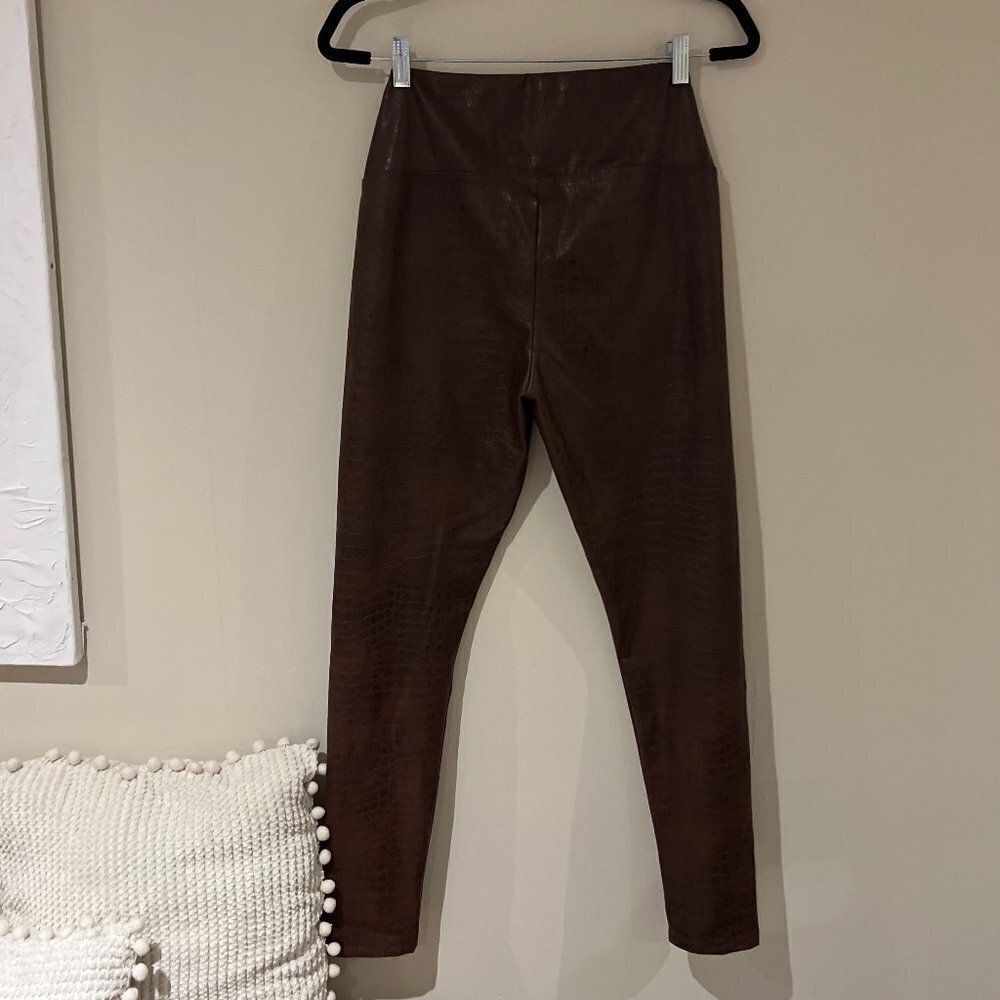 7 for all Mankind Croc Embossed Faux Lined Leather Leggings - Medium in Brown